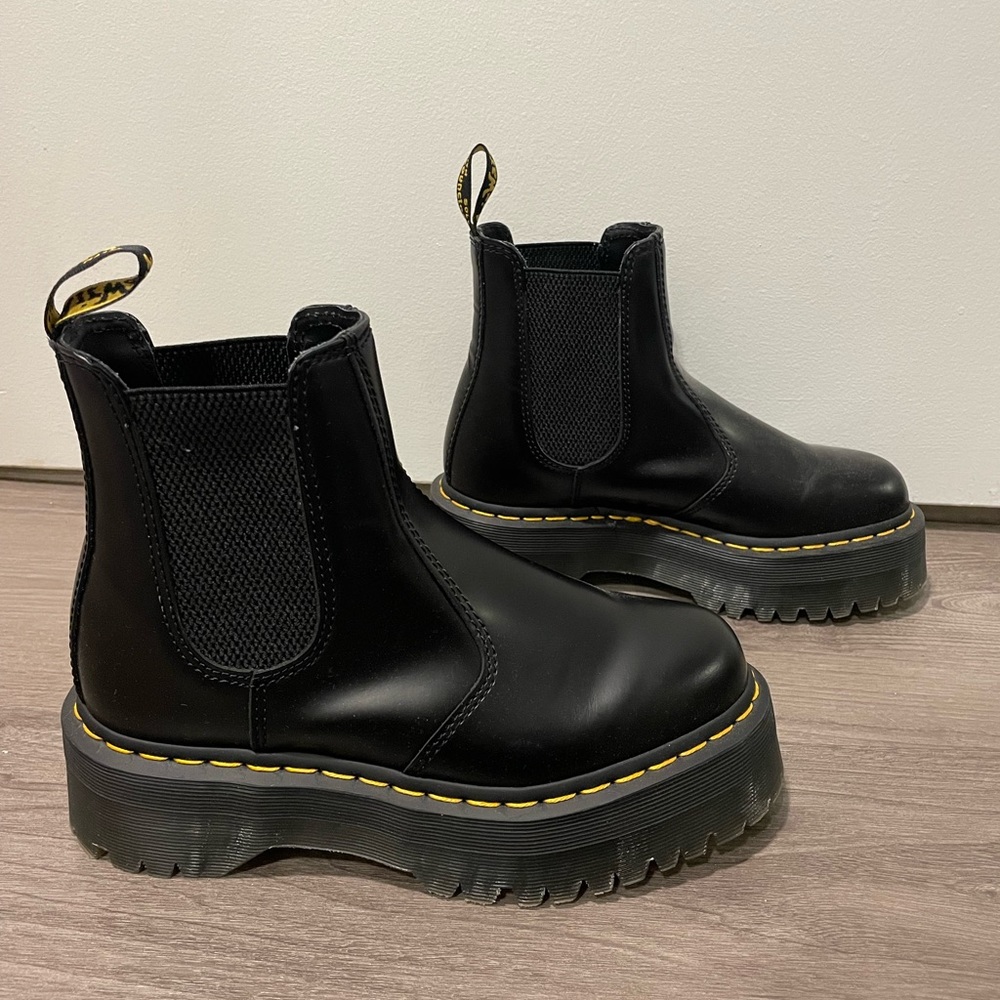 Brand new 2976 Platform Dr. Martens
size 7 womens / 38 european
Worn only ONCE